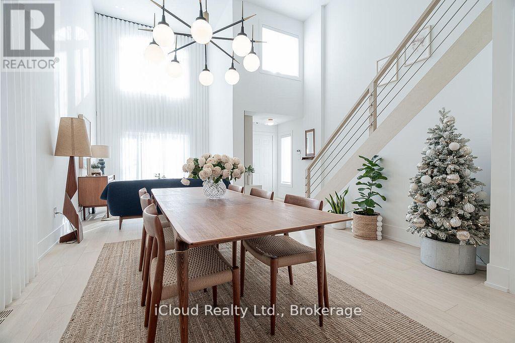 5389 Kindos Street, Burlington, ON - Indoor Photo Showing Dining Room