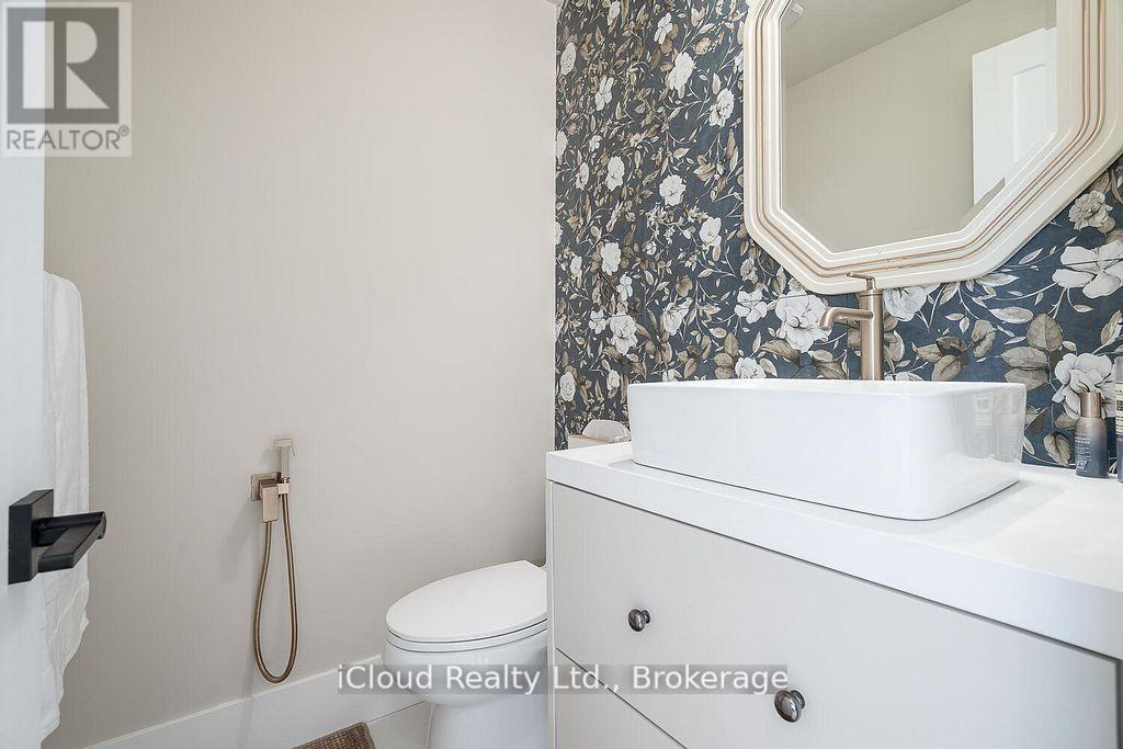 5389 Kindos Street, Burlington, ON - Indoor Photo Showing Bathroom