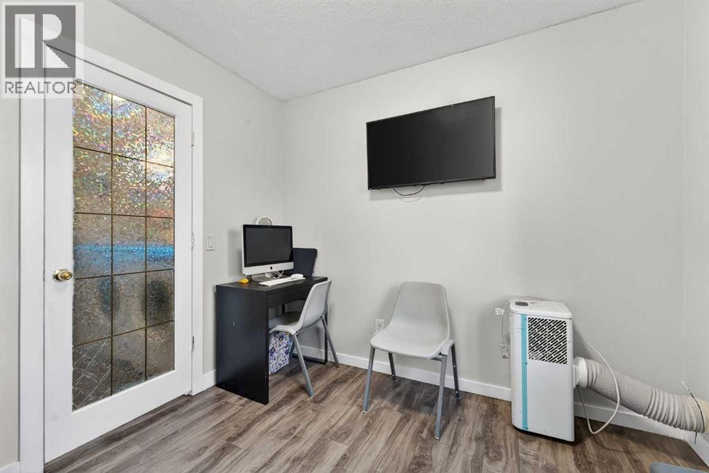 8 Malvern Crescent Ne, Calgary, AB - Indoor Photo Showing Other Room