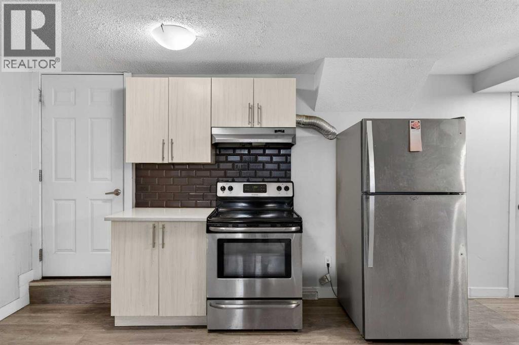 8 Malvern Crescent Ne, Calgary, AB - Indoor Photo Showing Kitchen With Stainless Steel Kitchen