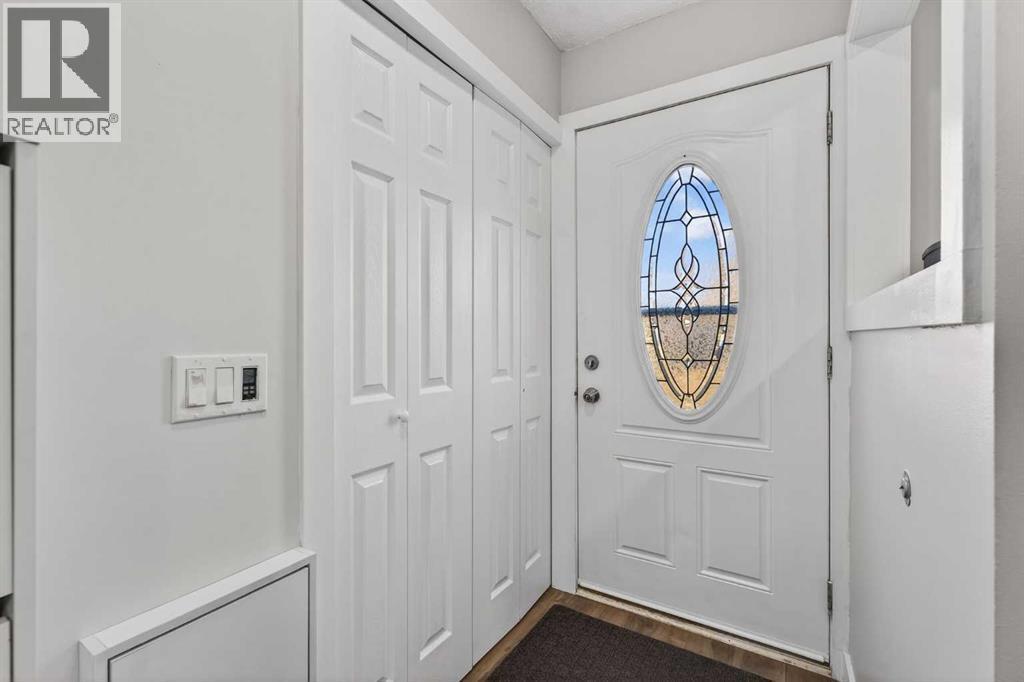 8 Malvern Crescent Ne, Calgary, AB - Indoor Photo Showing Other Room