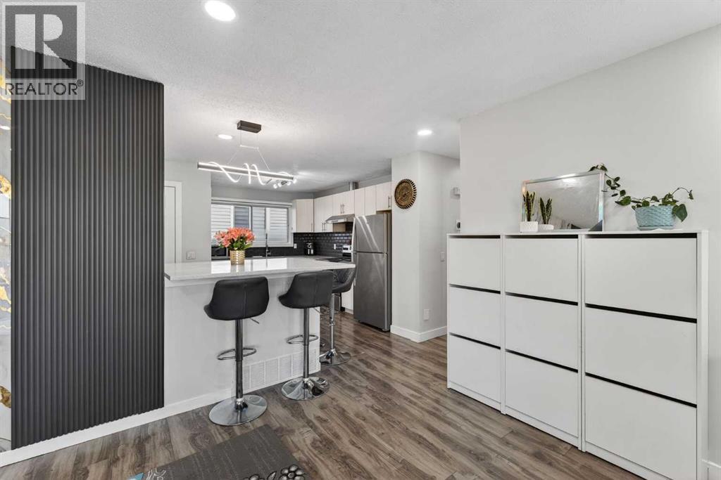 8 Malvern Crescent Ne, Calgary, AB - Indoor Photo Showing Kitchen