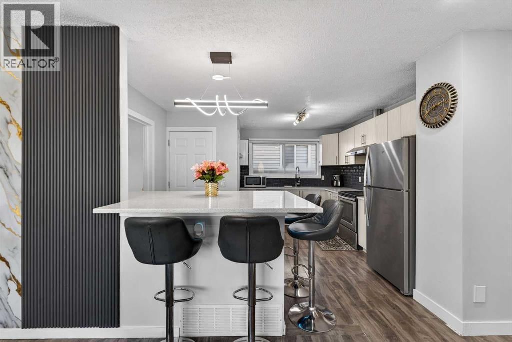 8 Malvern Crescent Ne, Calgary, AB - Indoor Photo Showing Kitchen With Stainless Steel Kitchen With Upgraded Kitchen