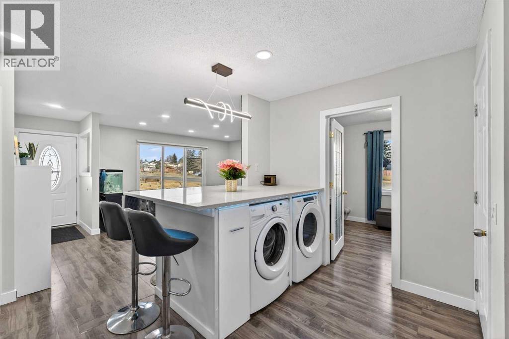 8 Malvern Crescent Ne, Calgary, AB - Indoor Photo Showing Laundry Room