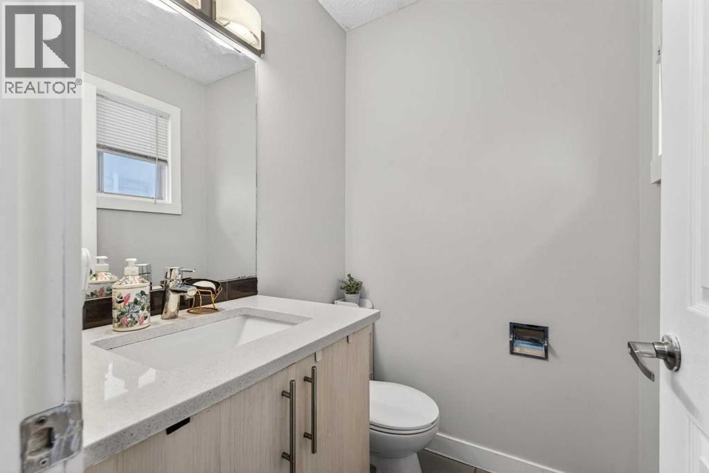 8 Malvern Crescent Ne, Calgary, AB - Indoor Photo Showing Bathroom