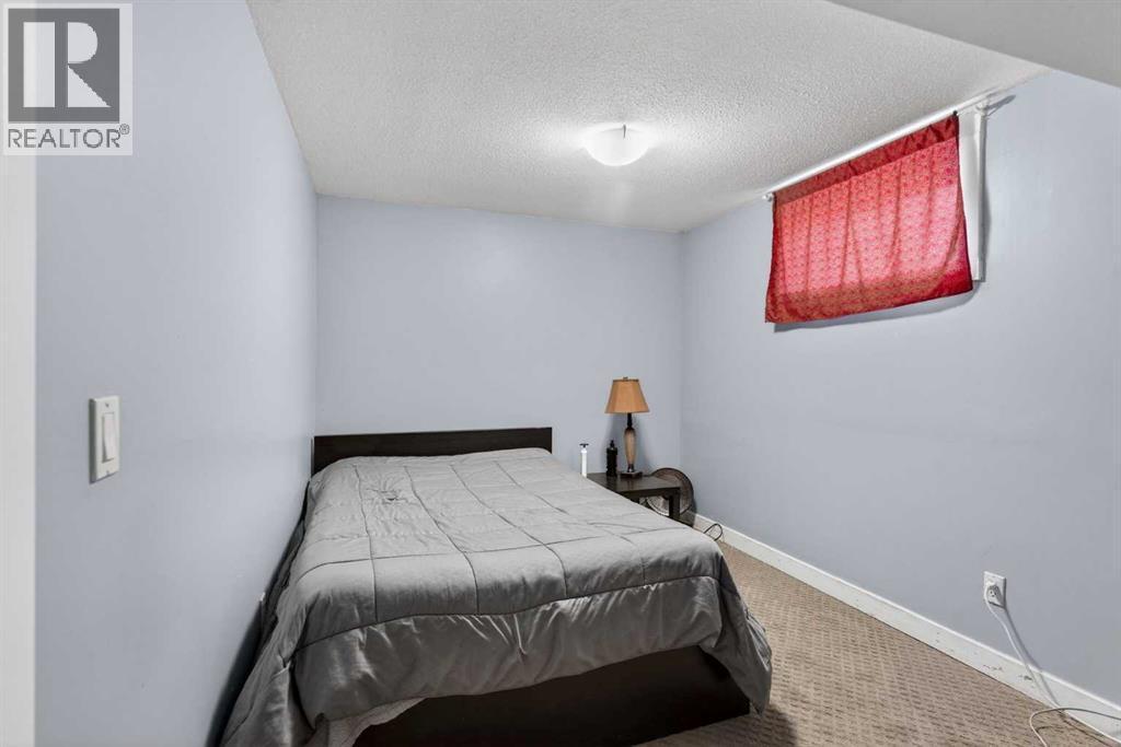 8 Malvern Crescent Ne, Calgary, AB - Indoor Photo Showing Bedroom