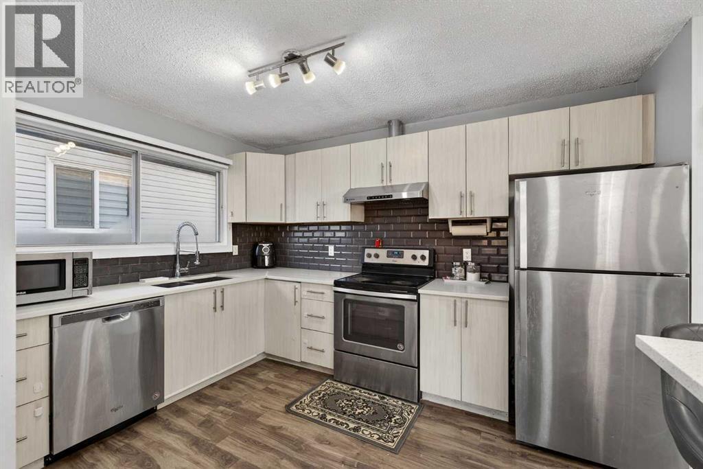 8 Malvern Crescent Ne, Calgary, AB - Indoor Photo Showing Kitchen With Stainless Steel Kitchen