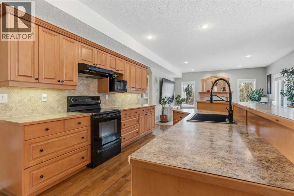 26 Park Point, Whitecourt, AB - Indoor Photo Showing Kitchen
