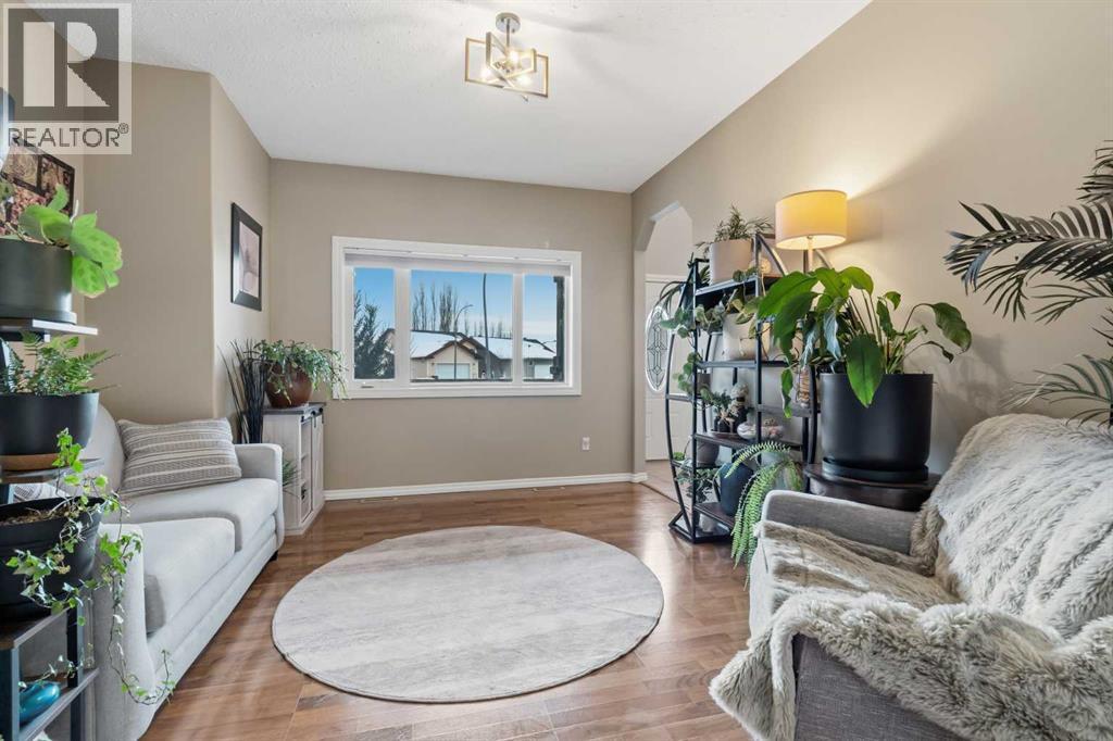 26 Park Point, Whitecourt, AB - Indoor Photo Showing Living Room