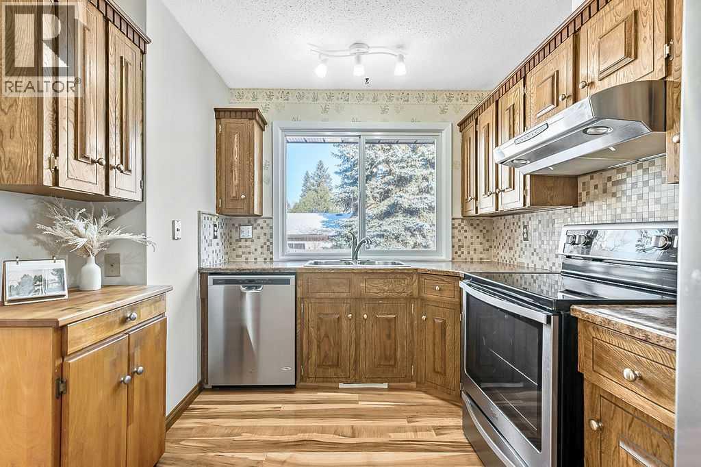 107 Lock Crescent, Okotoks, AB - Indoor Photo Showing Kitchen With Double Sink