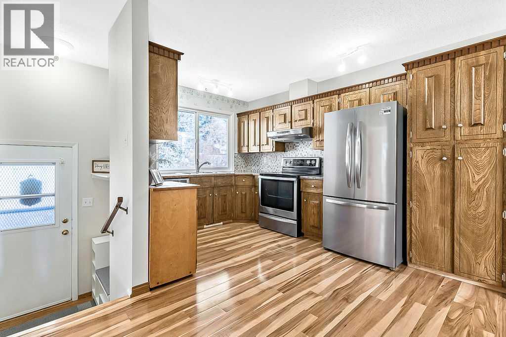 107 Lock Crescent, Okotoks, AB - Indoor Photo Showing Kitchen