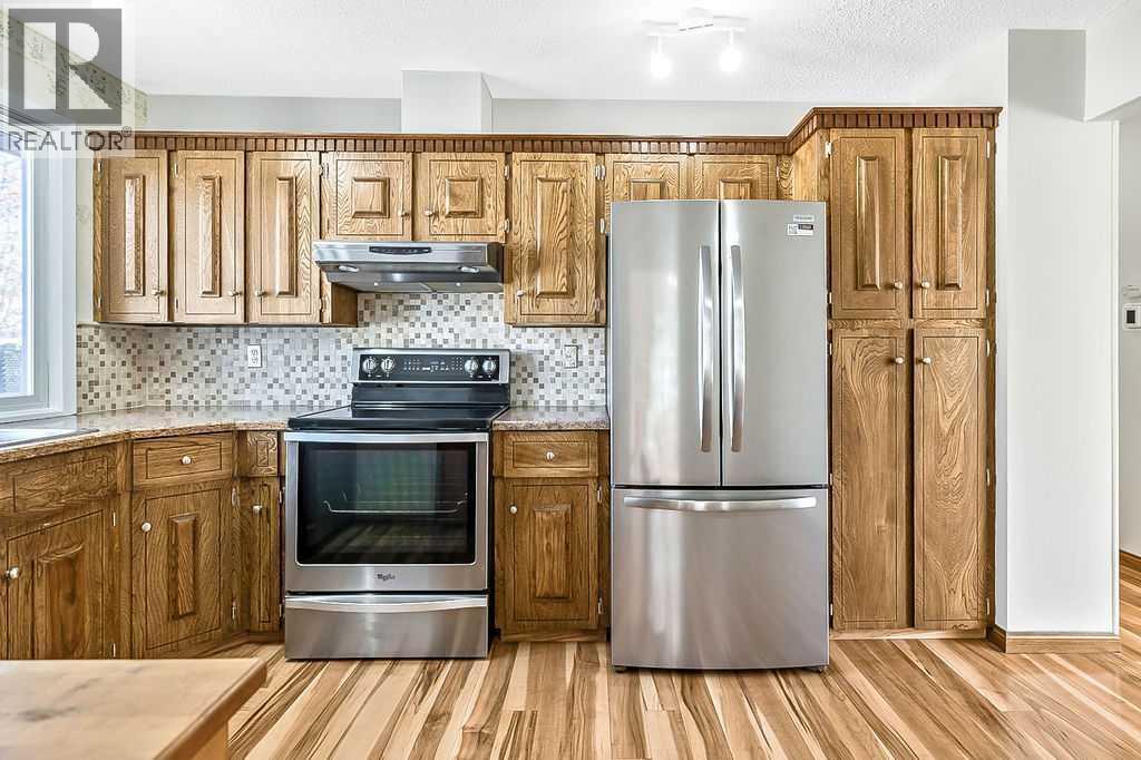 107 Lock Crescent, Okotoks, AB - Indoor Photo Showing Kitchen