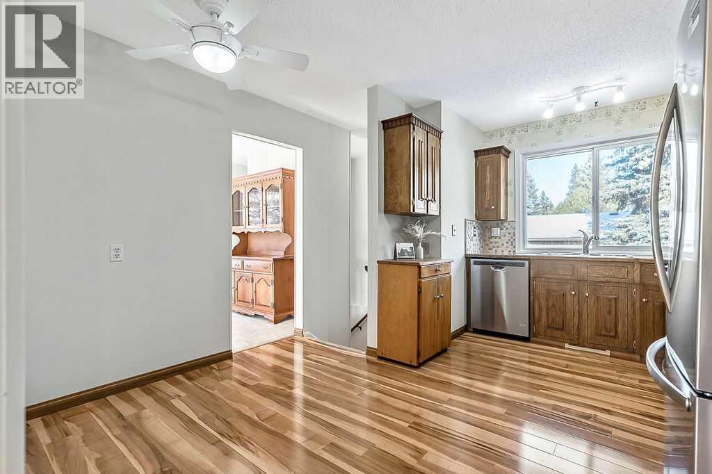 107 Lock Crescent, Okotoks, AB - Indoor Photo Showing Kitchen