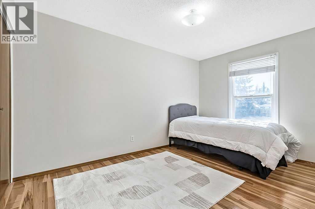 107 Lock Crescent, Okotoks, AB - Indoor Photo Showing Bedroom