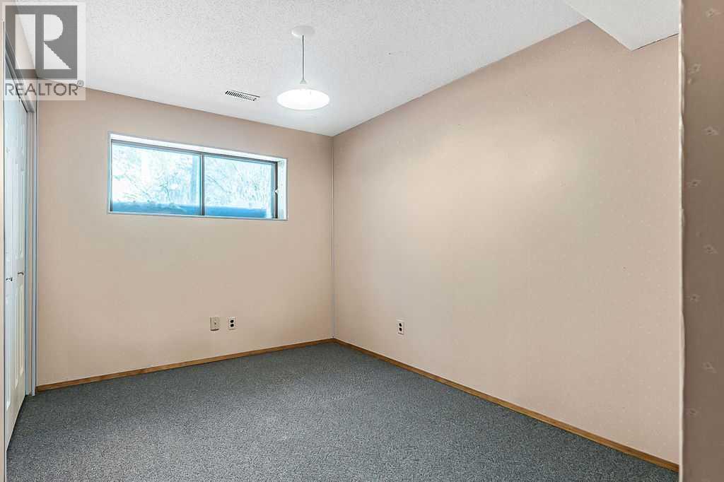 107 Lock Crescent, Okotoks, AB - Indoor Photo Showing Other Room