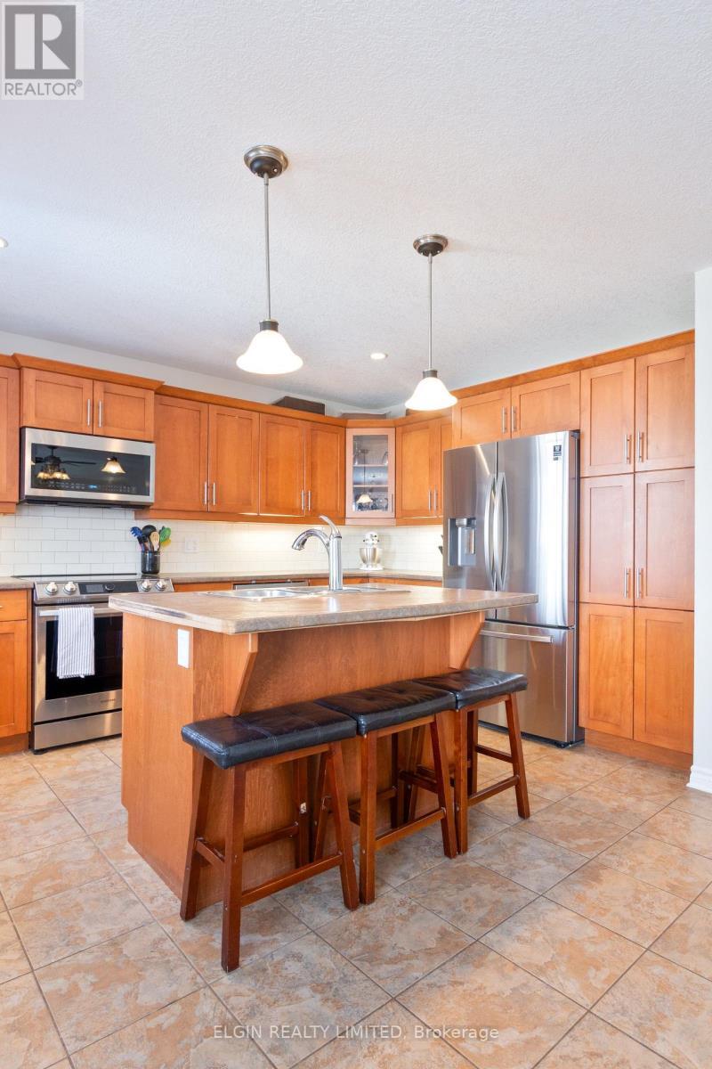 18 Peach Tree Boulevard, St. Thomas, ON - Indoor Photo Showing Kitchen
