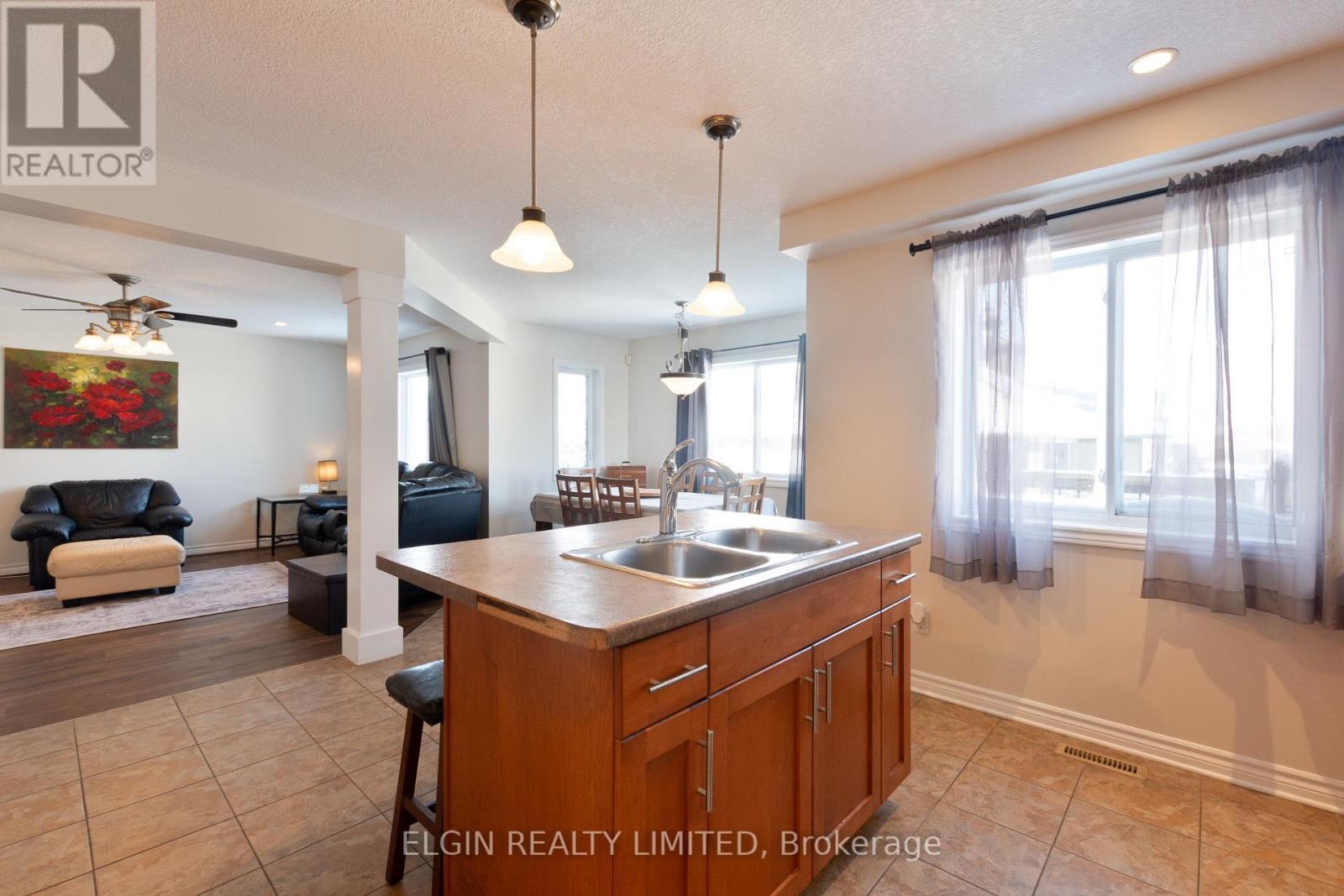 island counter top is ordered and being replaced - 18 Peach Tree Boulevard, St. Thomas, ON - Indoor Photo Showing Kitchen With Double Sink