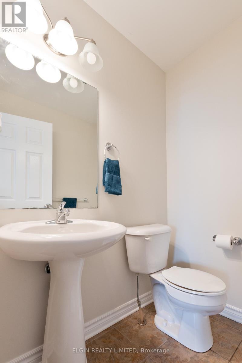 18 Peach Tree Boulevard, St. Thomas, ON - Indoor Photo Showing Bathroom