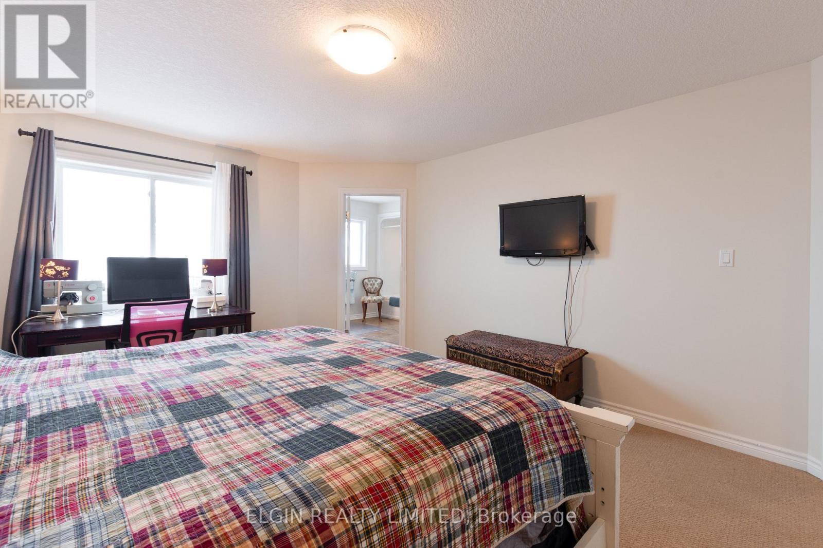 18 Peach Tree Boulevard, St. Thomas, ON - Indoor Photo Showing Bedroom