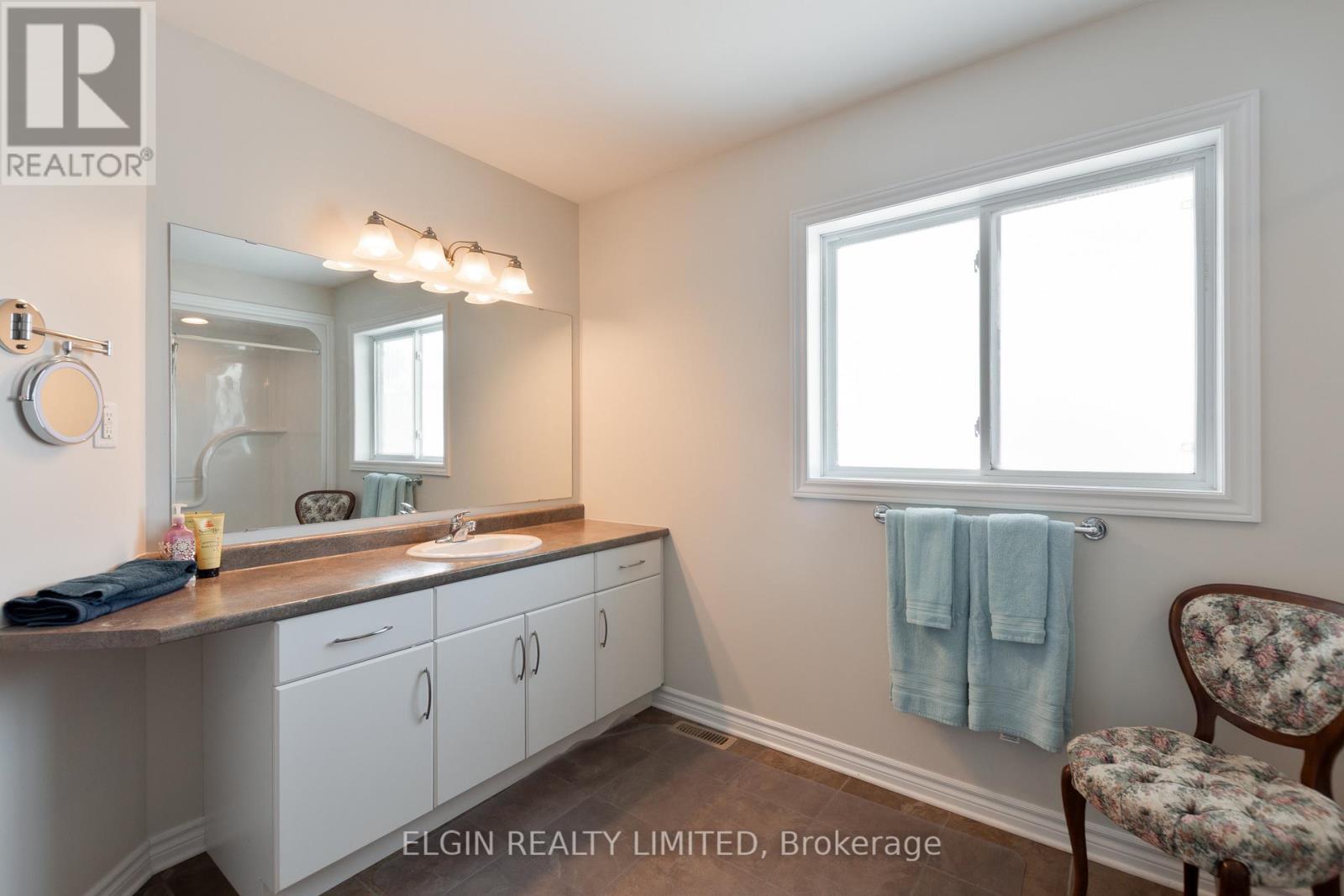 18 Peach Tree Boulevard, St. Thomas, ON - Indoor Photo Showing Bathroom