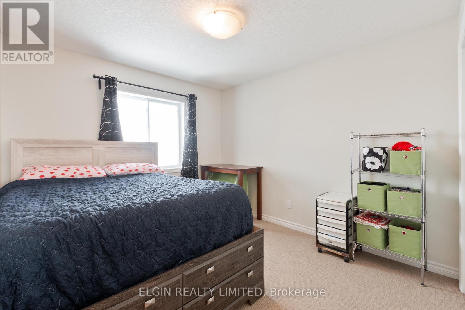 18 Peach Tree Boulevard, St. Thomas, ON - Indoor Photo Showing Bedroom