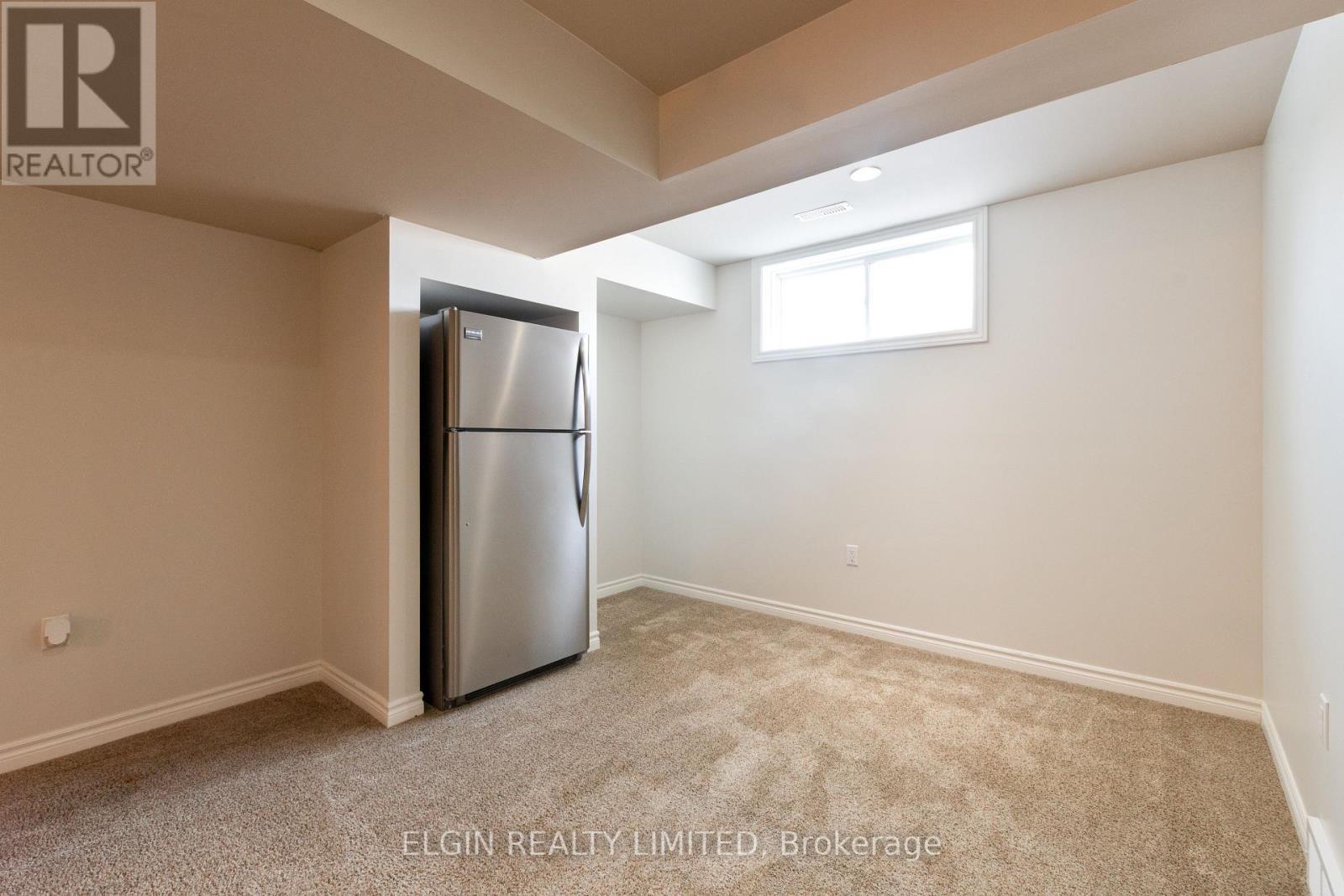 18 Peach Tree Boulevard, St. Thomas, ON - Indoor Photo Showing Other Room
