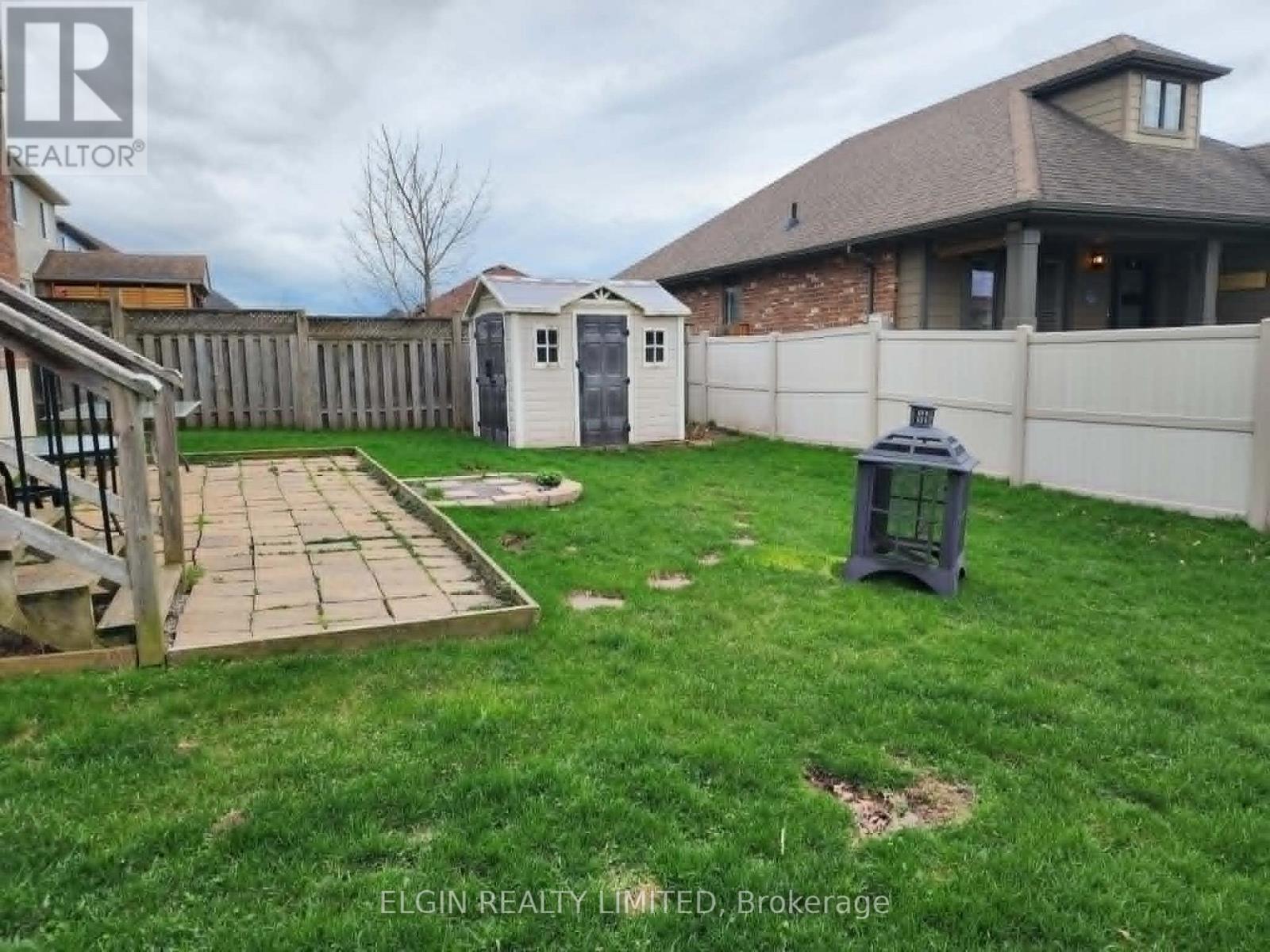 18 Peach Tree Boulevard, St. Thomas, ON - Outdoor