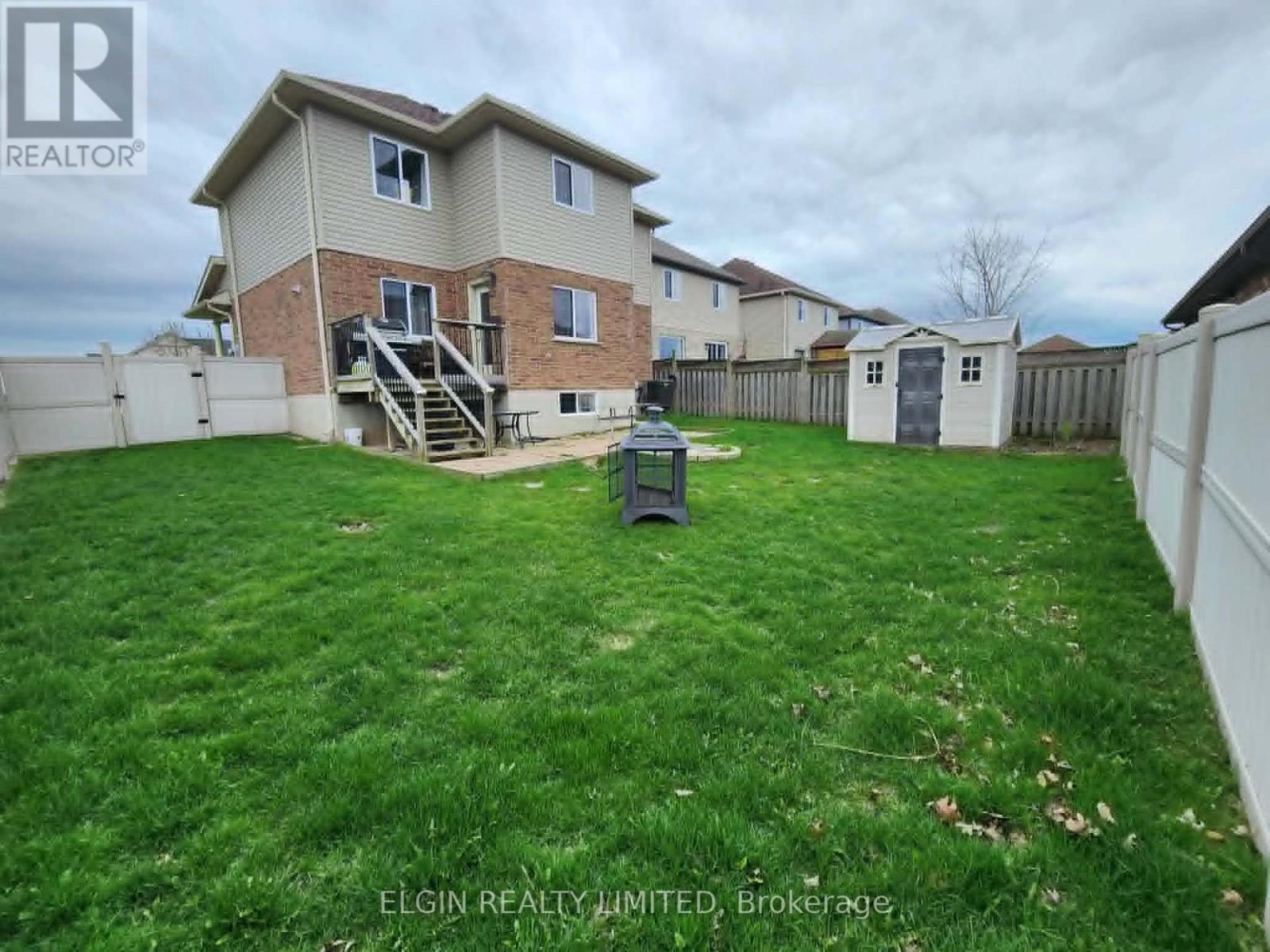 18 Peach Tree Boulevard, St. Thomas, ON - Outdoor With Backyard