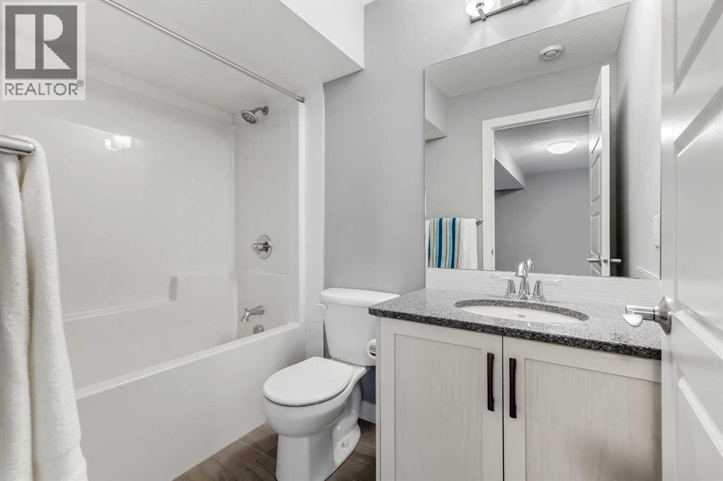3 Sage Bluff Heights Nw, Calgary, AB - Indoor Photo Showing Bathroom