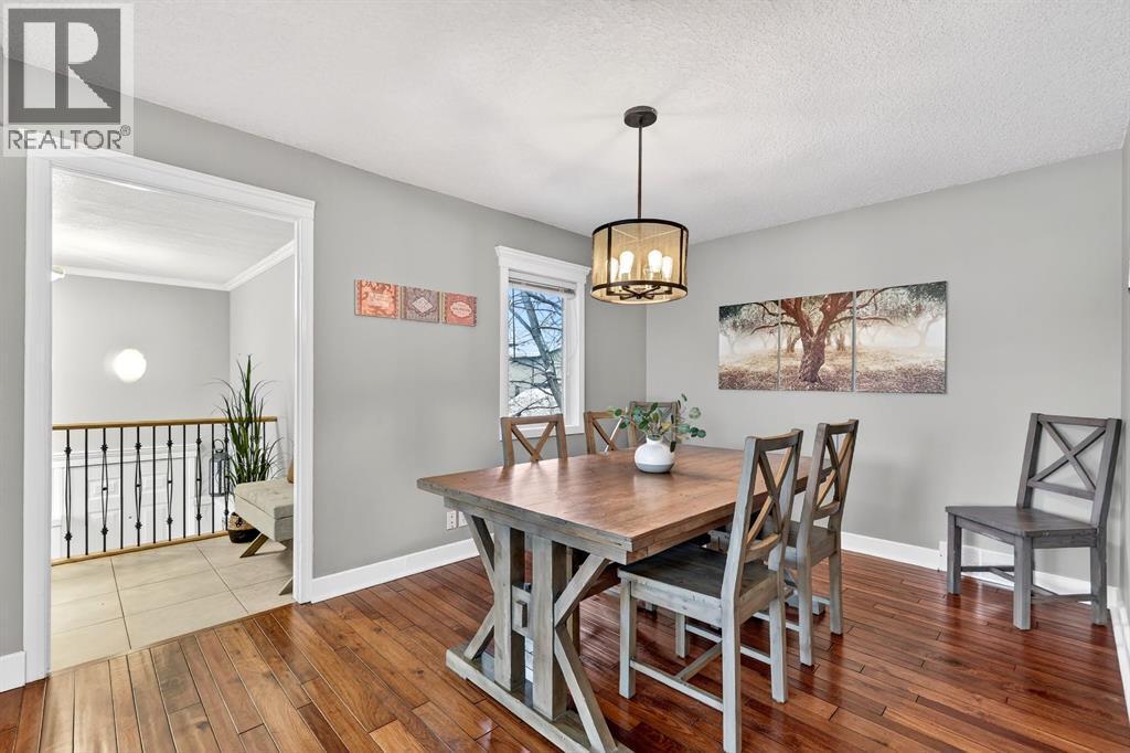 101 12A Street Ne, Calgary, AB - Indoor Photo Showing Dining Room