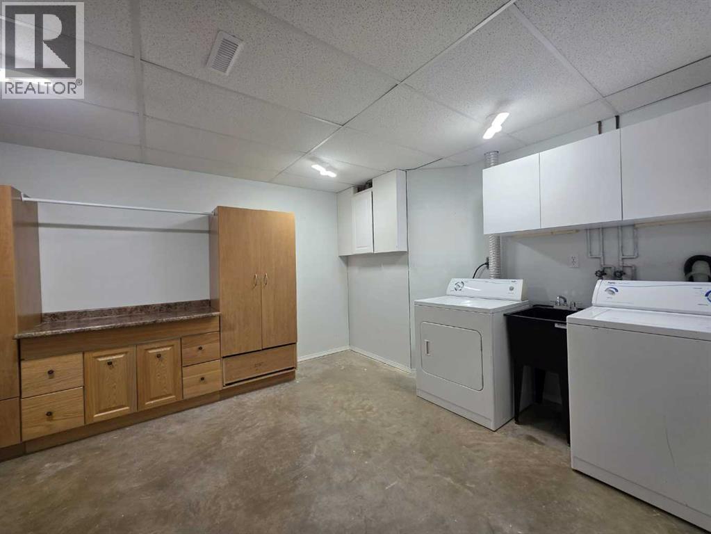 1934 8 Avenue, Wainwright, AB - Indoor Photo Showing Laundry Room