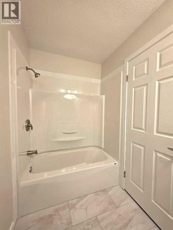 1934 8 Avenue, Wainwright, AB - Indoor Photo Showing Bathroom