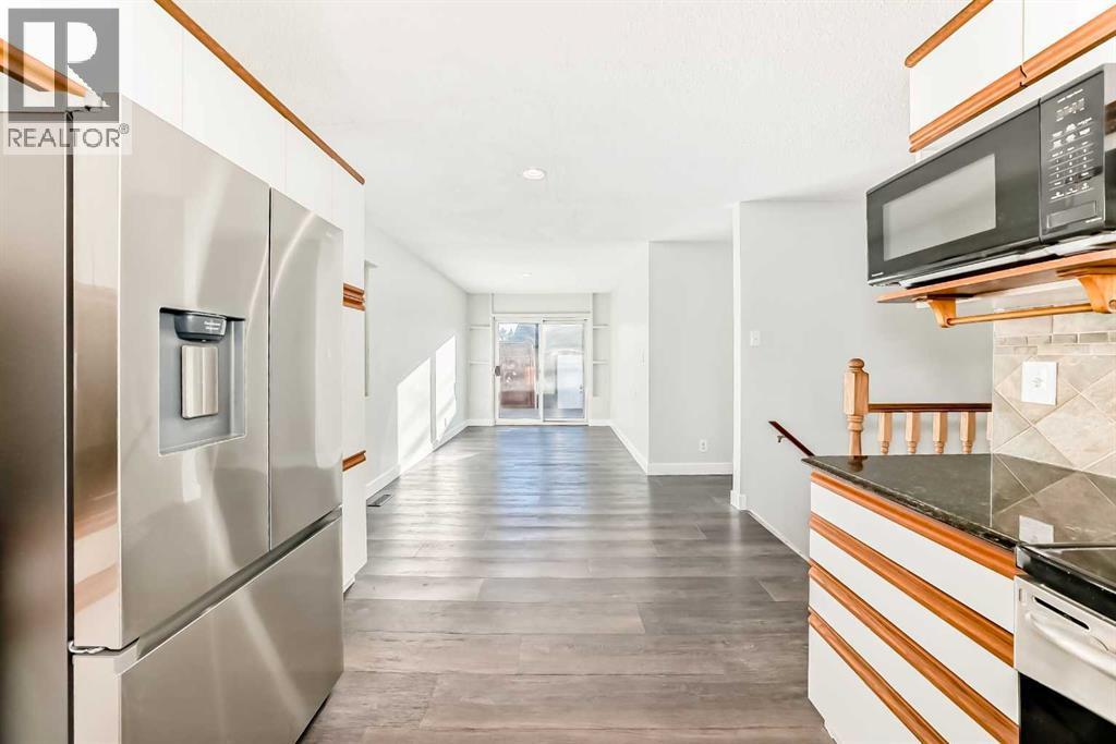 2831 63 Avenue Sw, Calgary, AB - Indoor