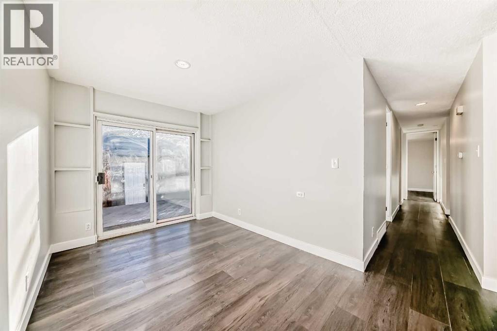 2831 63 Avenue Sw, Calgary, AB - Indoor Photo Showing Other Room