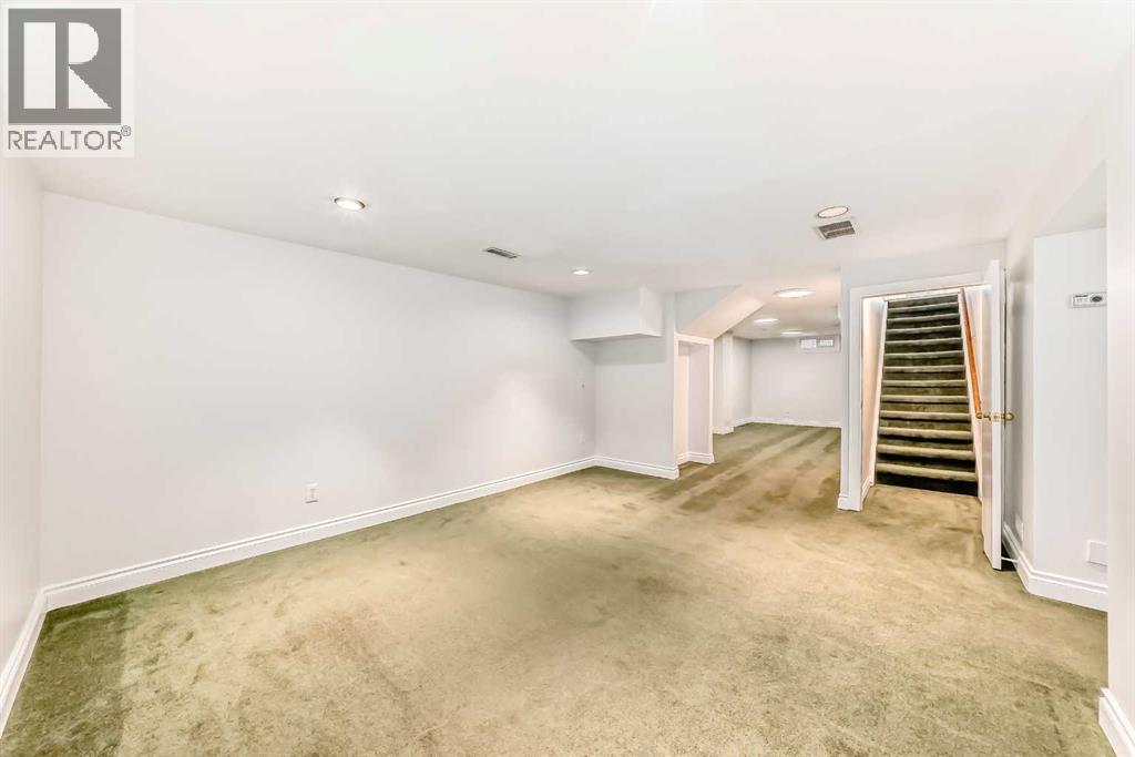 2831 63 Avenue Sw, Calgary, AB - Indoor