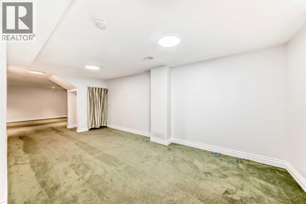 2831 63 Avenue Sw, Calgary, AB - Indoor Photo Showing Other Room