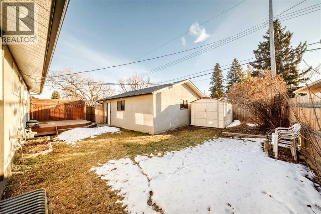 2831 63 Avenue Sw, Calgary, AB - Outdoor