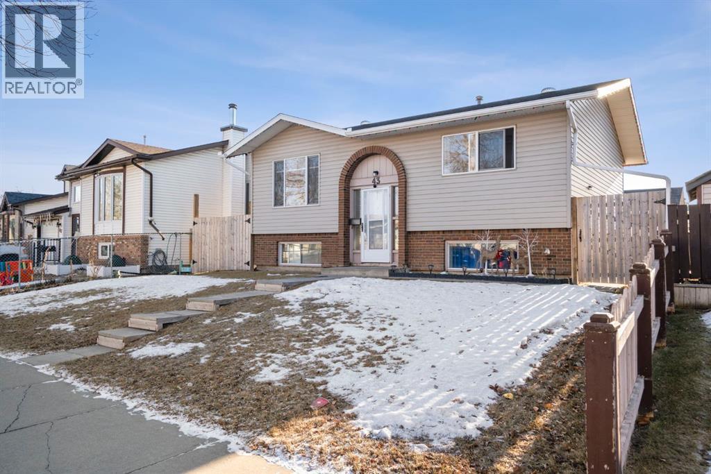 43 Applewood Drive Se, Calgary, AB - Outdoor With Facade