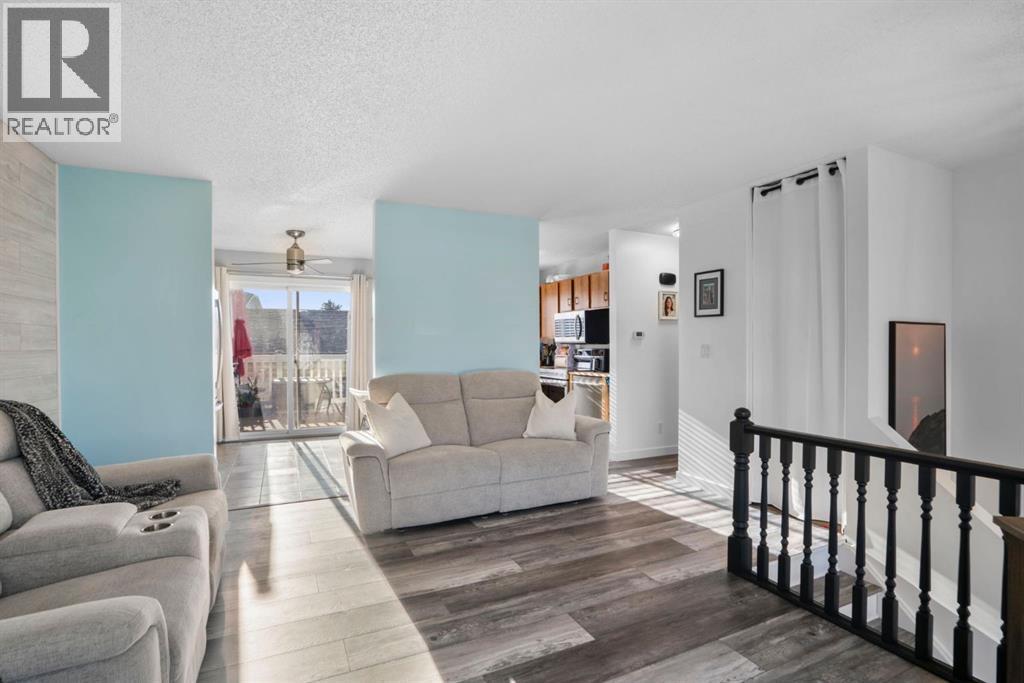43 Applewood Drive Se, Calgary, AB - Indoor Photo Showing Living Room