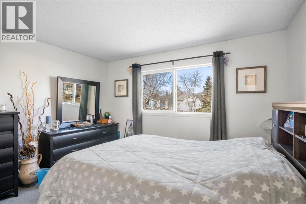43 Applewood Drive Se, Calgary, AB - Indoor Photo Showing Bedroom