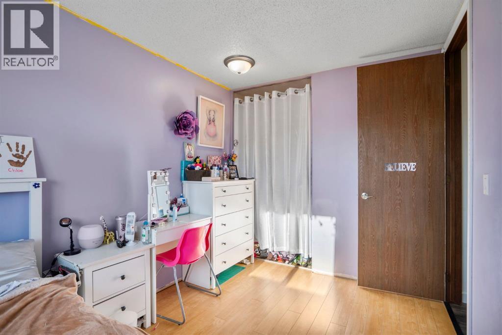 43 Applewood Drive Se, Calgary, AB - Indoor Photo Showing Bedroom