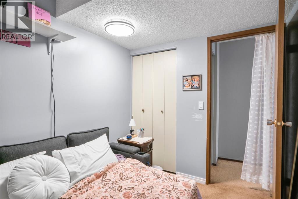 43 Applewood Drive Se, Calgary, AB - Indoor Photo Showing Bedroom