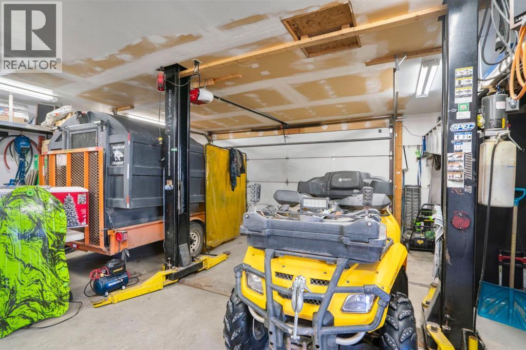 43 Applewood Drive Se, Calgary, AB - Indoor