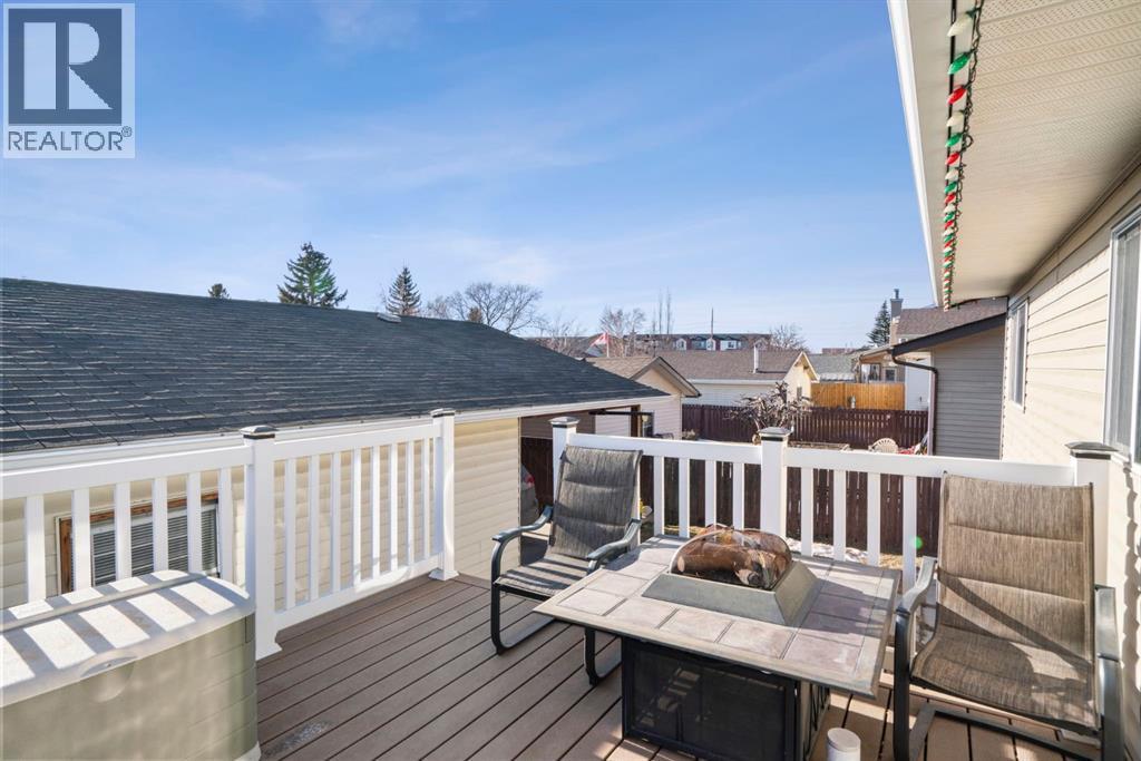 43 Applewood Drive Se, Calgary, AB - Outdoor With Deck Patio Veranda With Exterior