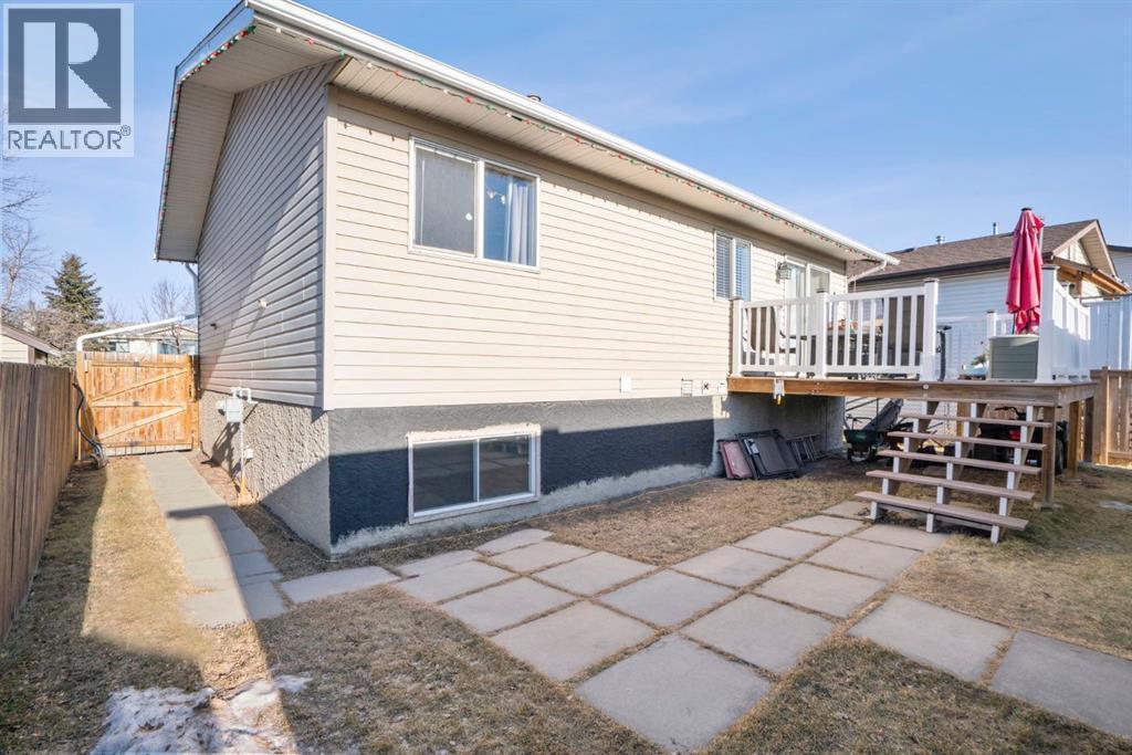 43 Applewood Drive Se, Calgary, AB - Outdoor With Deck Patio Veranda With Exterior