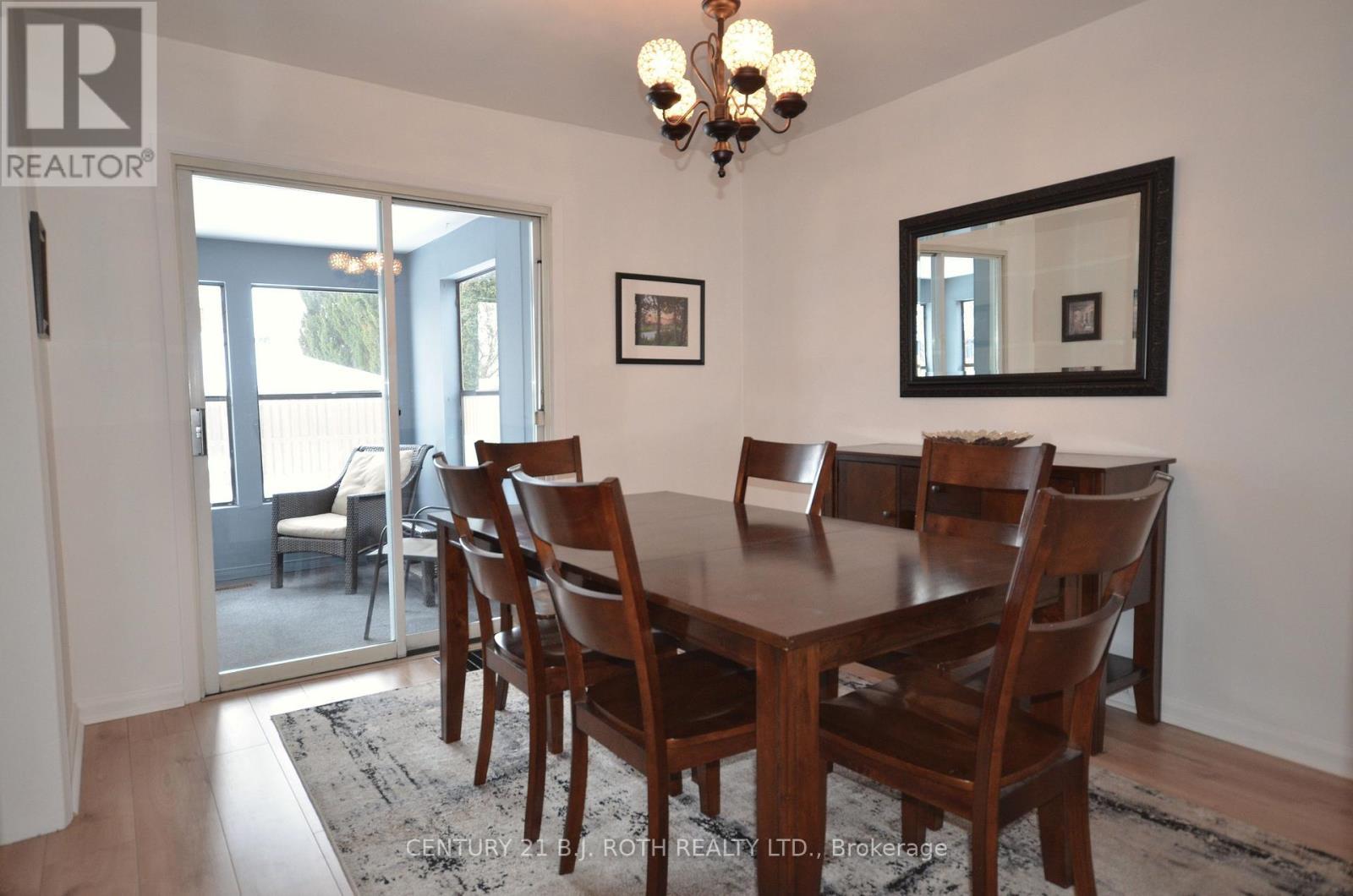 203 Summerhill Avenue, Hamilton, ON - Indoor Photo Showing Dining Room