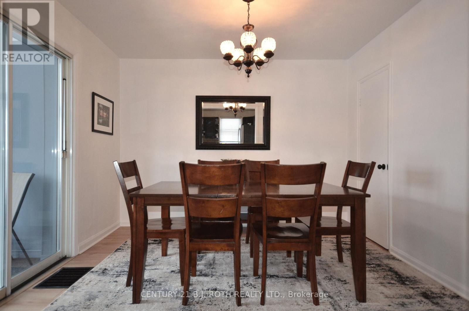 203 Summerhill Avenue, Hamilton, ON - Indoor Photo Showing Dining Room