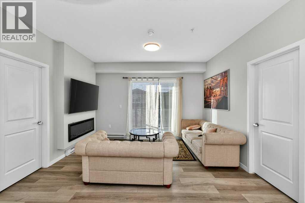 1207, 33 Carringham Gate Nw, Calgary, AB - Indoor Photo Showing Living Room