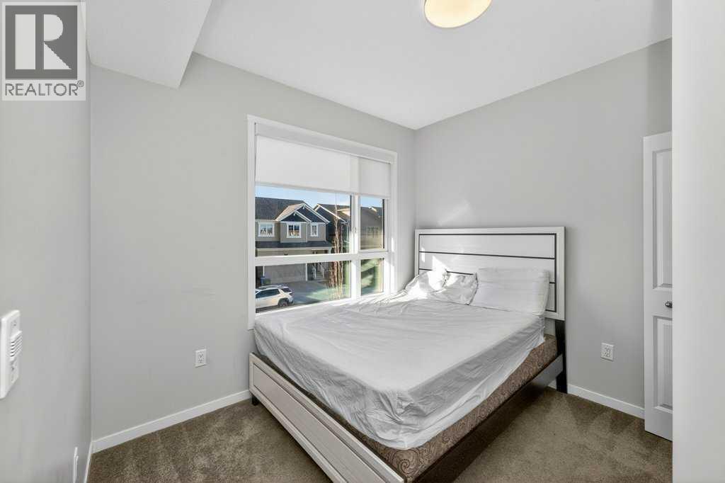 1207, 33 Carringham Gate Nw, Calgary, AB - Indoor Photo Showing Bedroom
