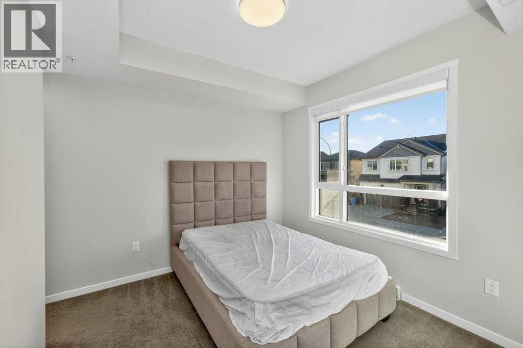 1207, 33 Carringham Gate Nw, Calgary, AB - Indoor Photo Showing Bedroom